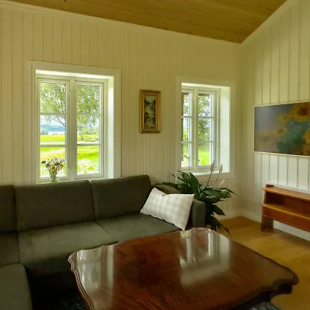 Historic Croft With Views Over Mjosa Feriehus *