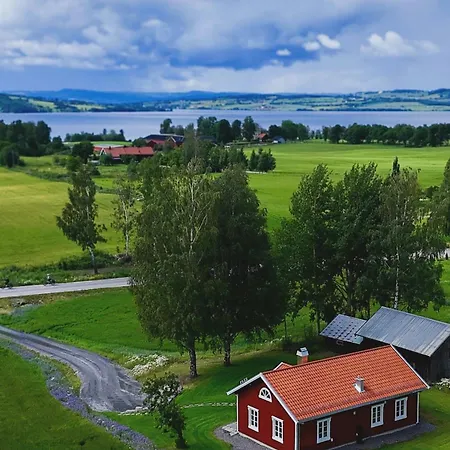 Historic Croft With Views Over Mjosa Feriehus Ottestad