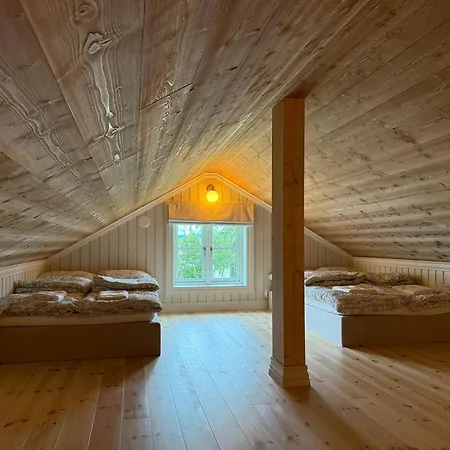 Historic Croft With Views Over Mjosa Feriehus *