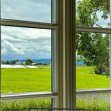 Historic Croft With Views Over Mjosa بيت للعطل Ottestad