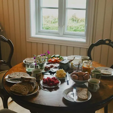 Дом отдыха Historic Croft With Views Over Mjosa *